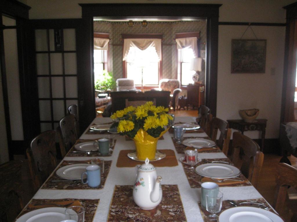 Sproule Heritage Bed & Breakfast 斯特拉斯莫尔 外观 照片
